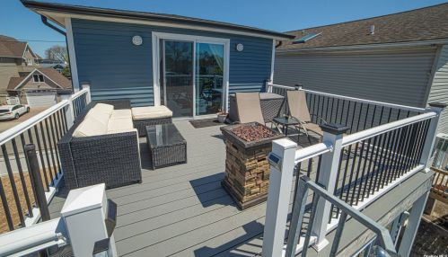 695 9th St, North Lindenhurst NY  11757-5543 exterior