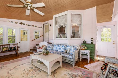 11 Rambling Rd, Northport NY  11768-2315 exterior