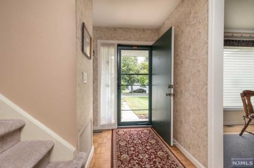 31 Erskine Ct, Mahwah NJ  07430-2014 exterior