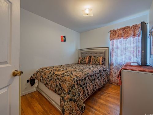 9 Old Broadway, New Hyde Park NY  11040-5012 exterior