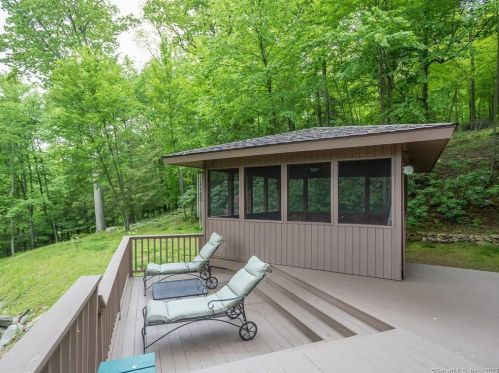 28 Garnet Rd, Roxbury CT  06783-2033 exterior