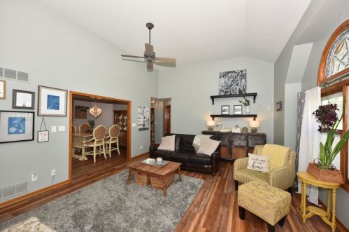 1293 Blue Dahlia Rd, Oconomowoc, WI 53066-2203