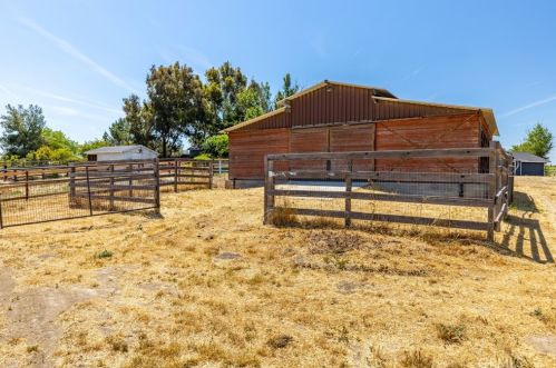 8255 Settlers Pl, Lake Nacimiento CA  93446-8364 exterior