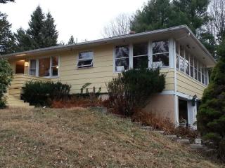 42 Brooks Dr, Kerhonkson, NY 12446-2906