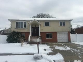 37 Surf Rd, North Lindenhurst, NY 11757-6639