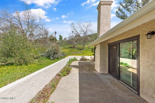 525 Dorado Ct, Calabasas CA  91377-3850 exterior