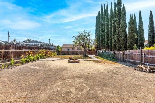 5551 Fullerton Ave, Buena Park CA  90621-1913 exterior