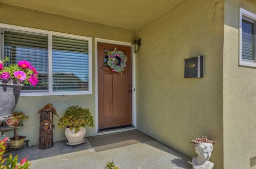 491 Jean Cir, Marina CA  93933-4012 exterior