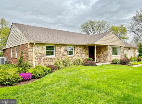 5771 Belmont Manor Dr, Pipersville, PA 18947-1127