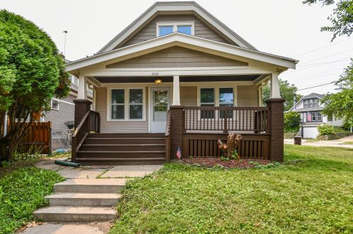 2229 Eden Pl, Milwaukee, WI 53235-3746