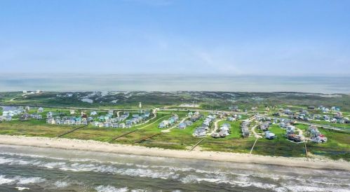 25314 Intrepid Ln, Galveston TX  77554-6612 exterior