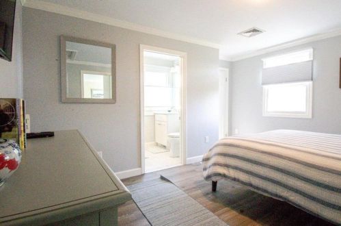 165 Reservoir Rd, Middletown RI  02842-5914 exterior