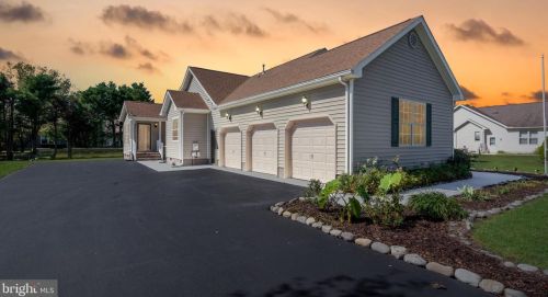 400 Matthews Cir, Slaughter Beach, DE 19963-2135