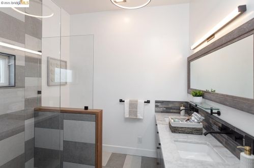 721 44th St, Oakland CA 94608-3404 exterior