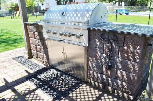 317 New Durham Rd, Piscataway NJ  08854-5311 exterior