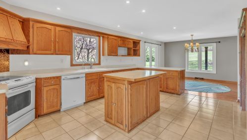 786 Decorah Rd, West Bend WI  53095-8112 exterior