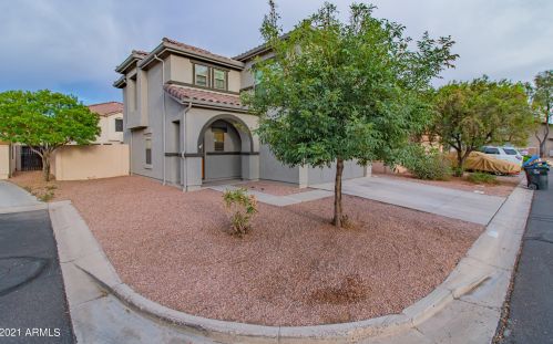 3642 Constitution Dr, Gilbert AZ  85296-8239 exterior
