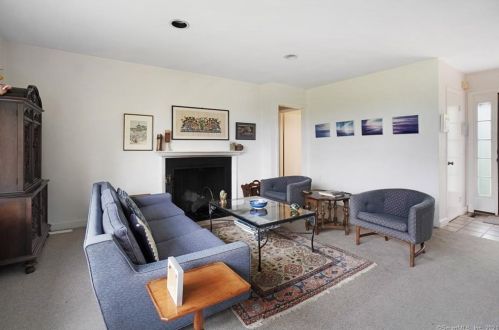 27 Green Hill Rd, North Haven CT  06473-2139 exterior