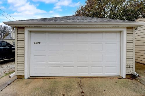 2908 77th St, Milwaukee WI  53222-5016 exterior