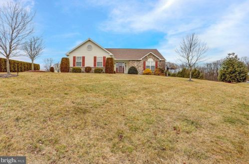 641 Eagleview Dr, Centre, PA 19541-8984
