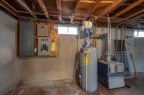 27 Cabot Dr, Nashua NH 03064-1630 exterior