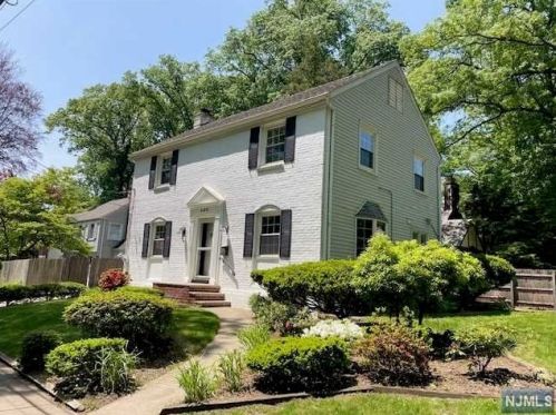 1130 Magnolia Rd, Teaneck NJ  07666-2744 exterior