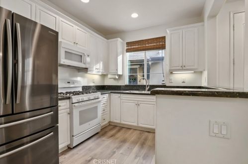 28421 Mirabelle Ln, Santa Clarita CA  91350-3240 exterior