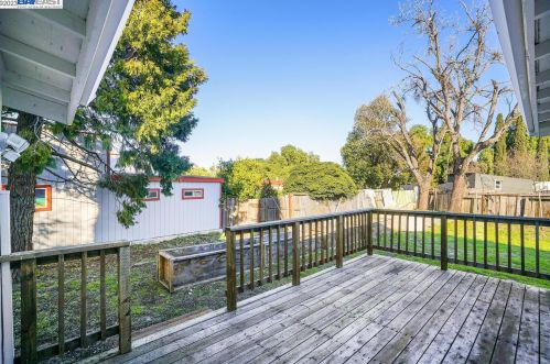2954 Clearland Cir, West Pittsburg CA  94565-3243 exterior