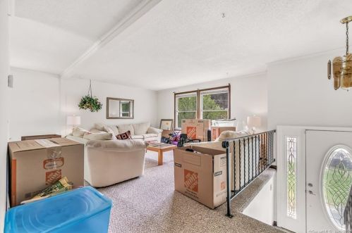 20 Vernon Ct, Milford, CT 06461-2655