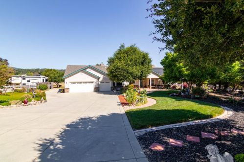 10085 Devries Ct, Gilroy, CA 95020-9448
