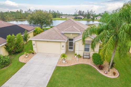 18112 Horizon Vw Blvd, Lehigh Acres FL 33972-4813 exterior