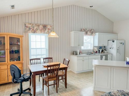 127 Un Rdg Dr, Englewood OH 45322-8773 exterior