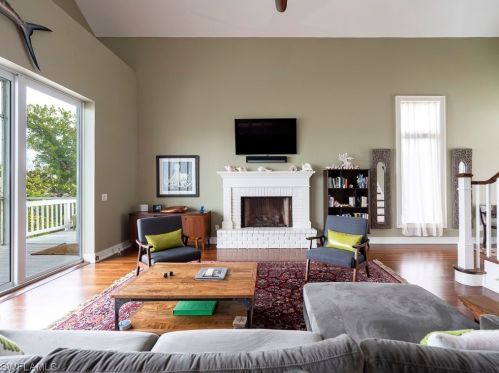 5690 Pne Tree Dr, Sanibel FL 33957-2304 exterior