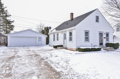4703 Montrose Ave, Milwaukee, WI 53219-2302