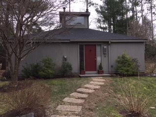 31 Gray Pine Cmn, Avon CT  06001-3308 exterior