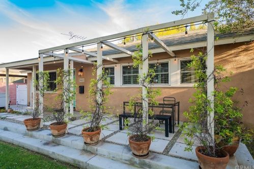 5460 Hill St, Long Beach, CA 90815-1922