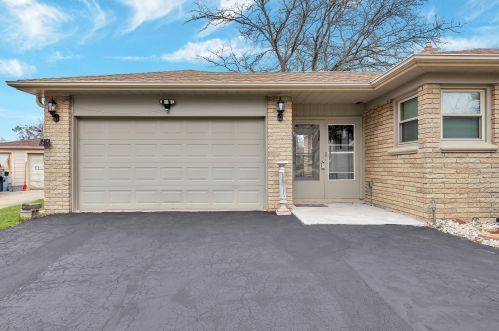 4406 Van Beck Ave, Milwaukee WI 53207-4458 exterior