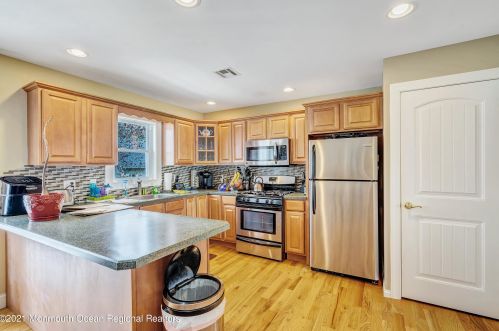 74 Venice Dr, Bricktown NJ  08723-6977 exterior