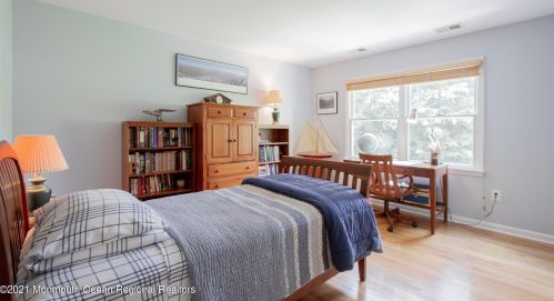 32 Carriage House Ln, Little Silver NJ  07739-1729 exterior