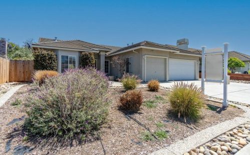 1201 Nez Perce Dr, Hollister, CA 95023-6732