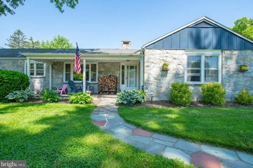 1409 Kutz Dr, Pottstown, PA 19465-7413