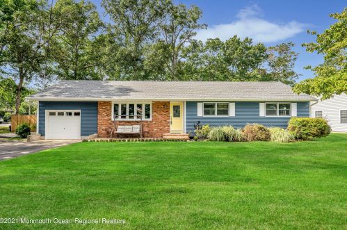 1864 Serpentine Dr, Lacey, NJ 08731-3236
