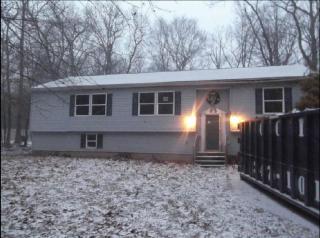 106 Traverse Dr, Henryville, PA 18332-7884