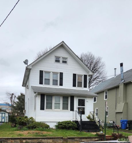 10 Jean Ct, Woodbridge, NJ 07095-3318