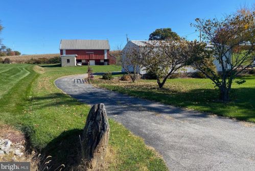 435 Boxwood Rd, Red Lion PA  17356-8347 exterior