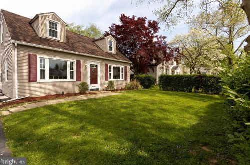 124 Cameron Rd, Willow Grove, PA 19090-2404