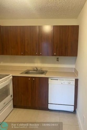 308 Meadows Cir, Boynton Beach FL  33436-8921 exterior