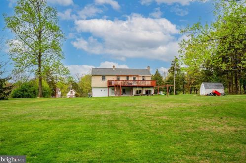 1822 Old Sumneytown Pike, Harleysville PA  19438-1129 exterior