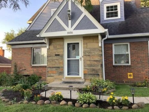 1035 Cheyenne Dr, Cincinnati, OH 45216-2203