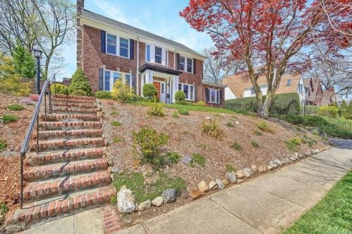 6 Rockridge Rd, Mount Vernon, NY 10552-1208